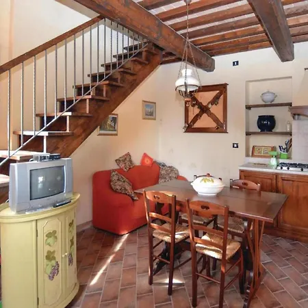 Vakantiehuis In Montalbano With Scenic Views